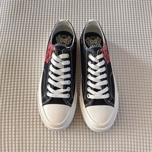 New NGGU Wolves Sneaker Shoes Size 11 Women’s, Size 9 Men’s